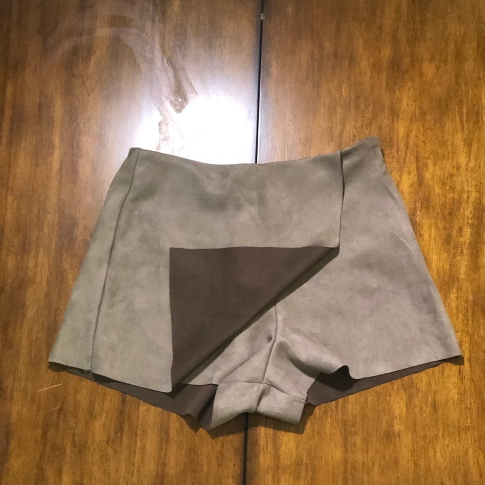 Skort - Picture 2 of 2